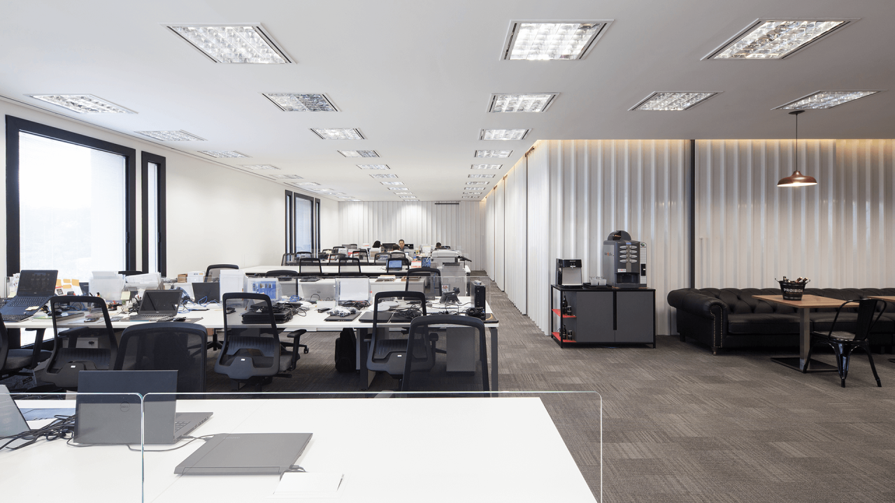 hus-proibida-escritorio-1280x720